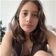 Profesora bilingüe de inglés y español con experiencia como profesor de natación para niños de 3 a 10 años.